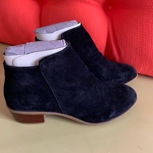 Brand new Navy leather Diba booties